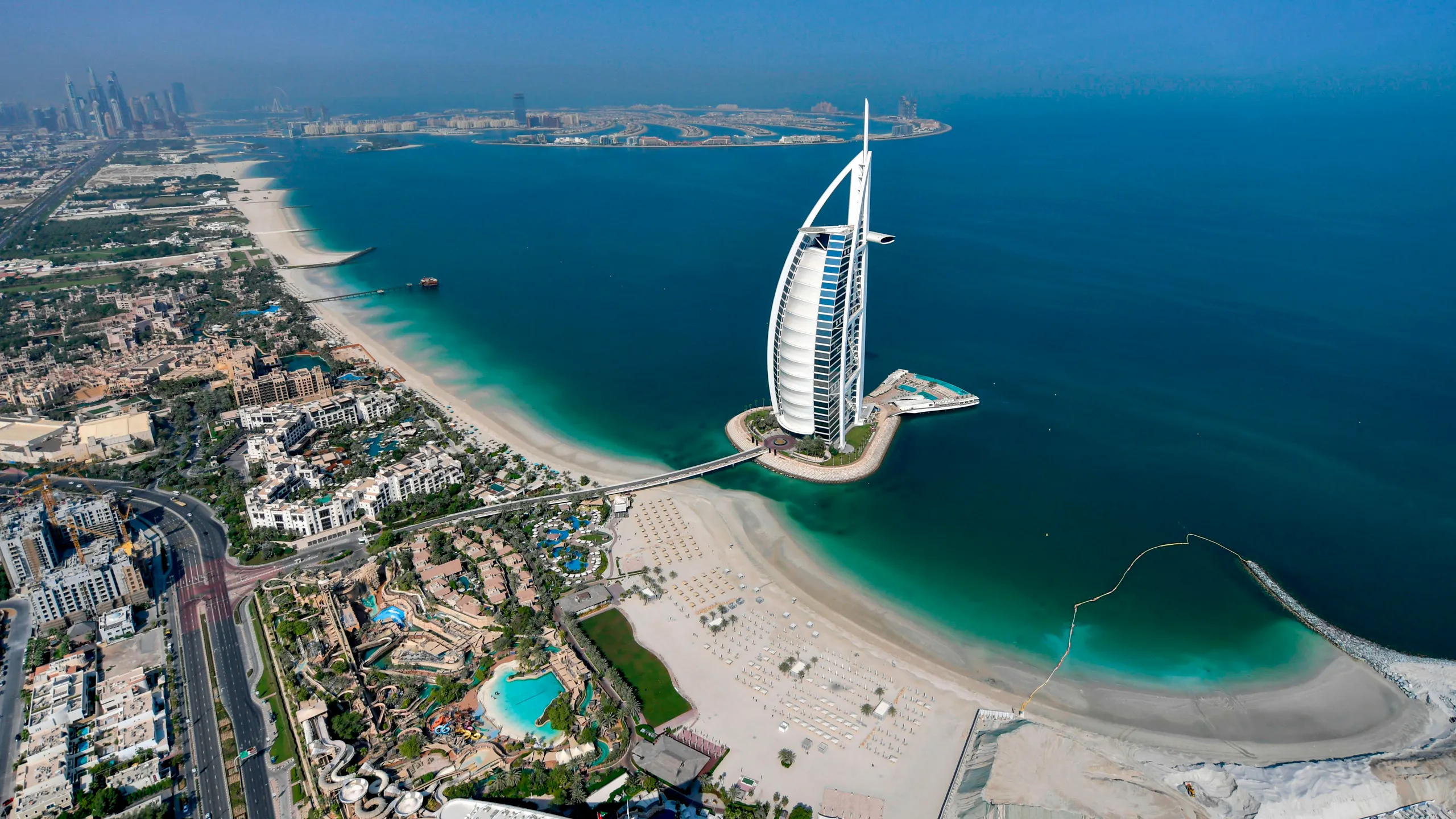 Explorer Arabian Wonders of Dubai & Abu Dhabi 7 Days